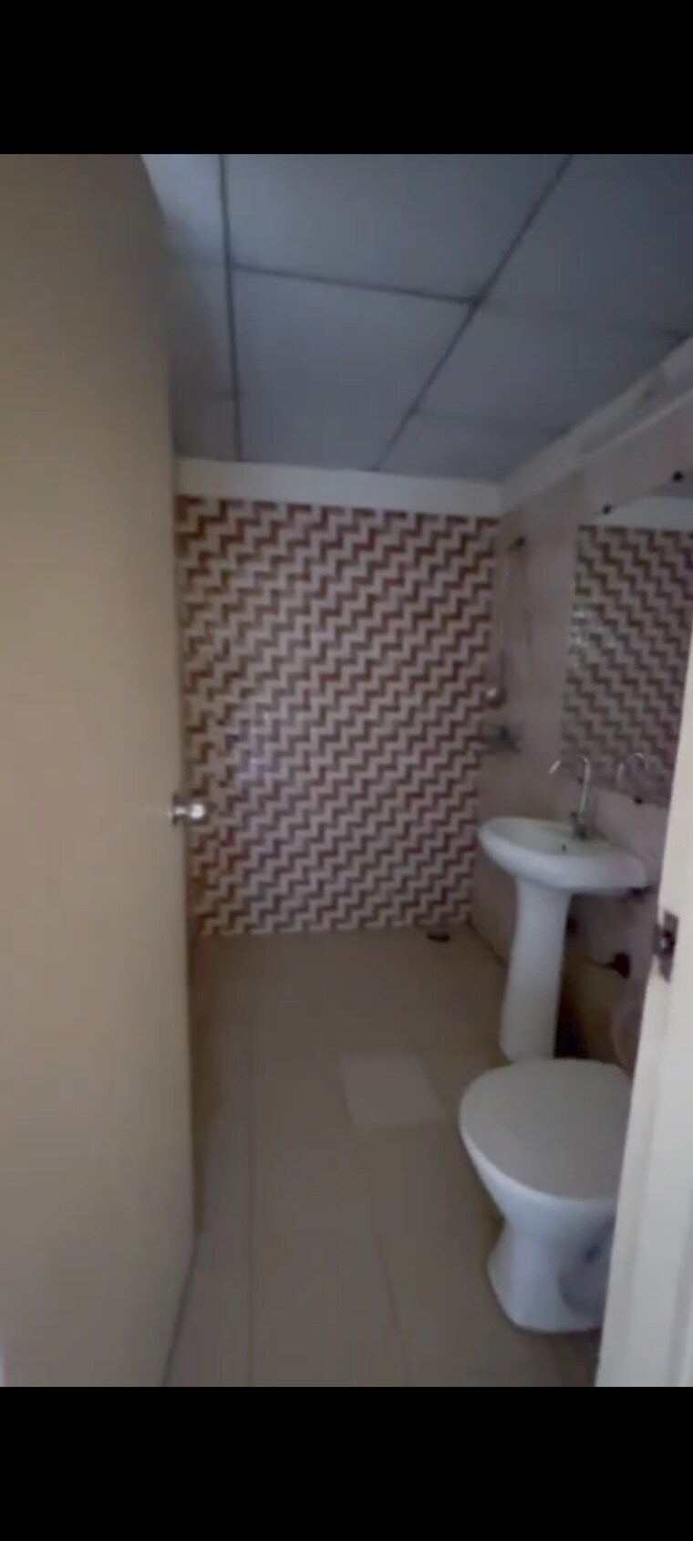 Bathroom, gaur-city-2-14th-avenue 2 Bedroom 955 Sq.Ft. Apartment In Sector 16c Greater Noida Greater Noida 9239180