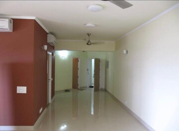Building Lobby in 3.5 BHK Apartment at Unitech Heritage City, Sector 25 – for Rent