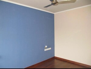 Room in 3.5 BHK Apartment at Unitech Heritage City, Sector 25 – for Rent