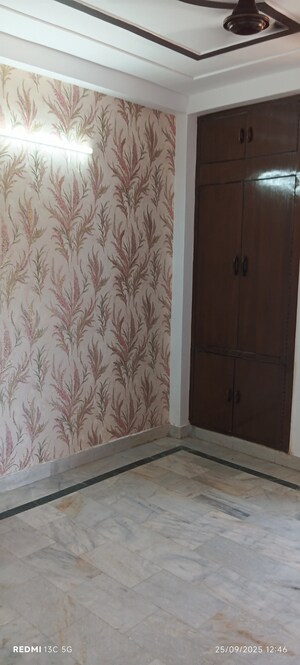 Room in 1.5 BHK Builder Floor at Shalimar Garden – for Sale