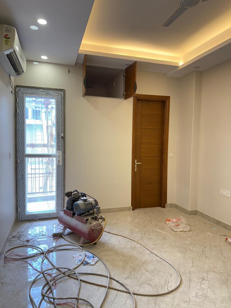 Living Room, greater kailash i 3 Bedroom 208 Sq.Yd. Builder Floor In Greater Kailash I Delhi 9239209