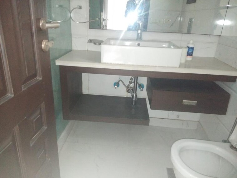 Bathroom, shivalik colony 3 Bedroom 200 Sq.Yd. Builder Floor In Shivalik Colony Delhi 9239211