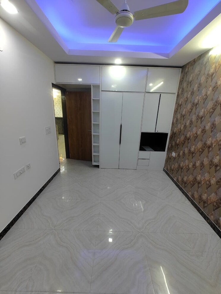 Room, krishna-tower-noida 3 Bedroom 1550 Sq.Ft. Builder Floor In Sector 73 Noida 9239214