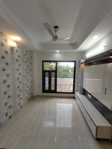 3 BHK Builder Floor For Sale in Krishna Tower Noida, Sector 73