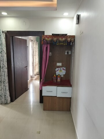 Room in 3 BHK Apartment at Gomti Nagar – for Rent