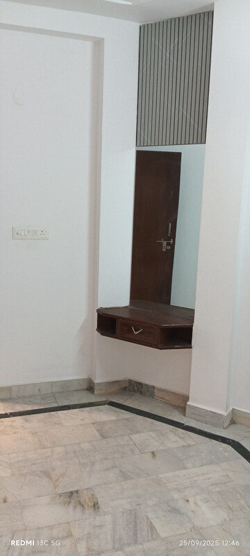 Furnished Amenities in 2 BHK Builder Floor at Shalimar Garden – for Sale