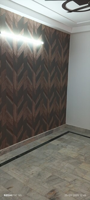 Furnished Amenities in 2 BHK Builder Floor at Shalimar Garden – for Sale