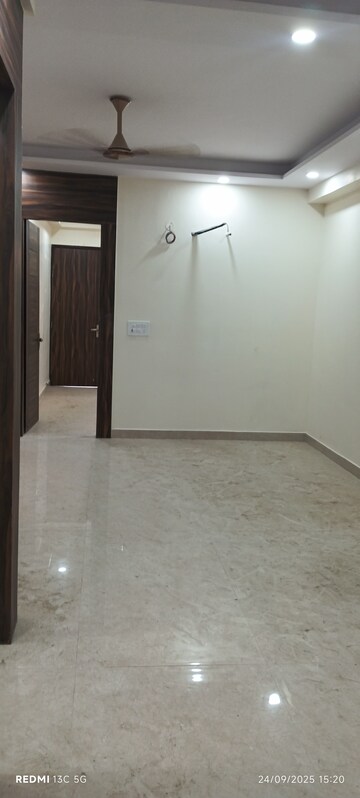 Room in 3.5 BHK Builder Floor at Shalimar Garden – for Sale