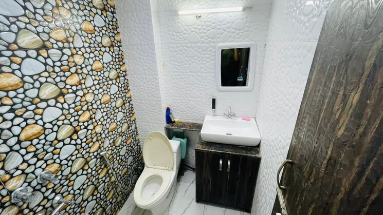 Team Area, safdarjung enclave 1.5 Bedroom 450 Sq.Ft. Builder Floor In Safdarjung Enclave Delhi 9239238