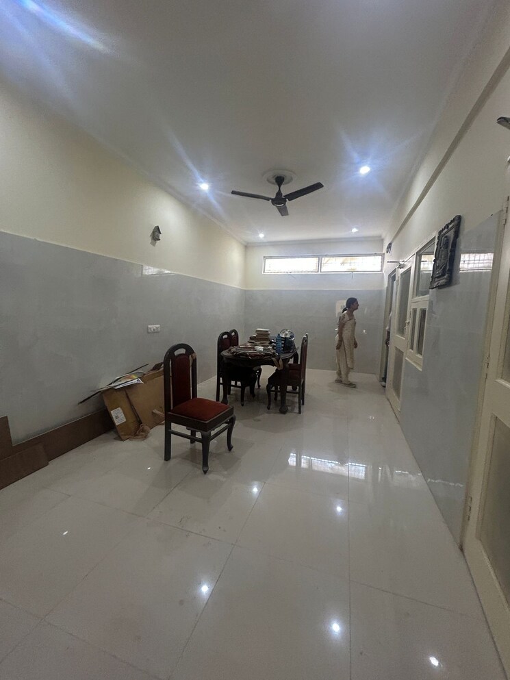 Team Area, chattarpur 2 Bedroom 950 Sq.Ft. Builder Floor In Chattarpur Delhi 9239237
