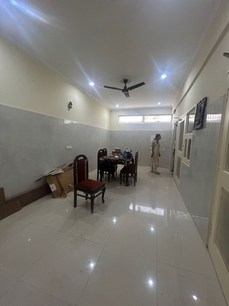 Team Area, chattarpur 2 Bedroom 950 Sq.Ft. Builder Floor In Chattarpur Delhi 9239237
