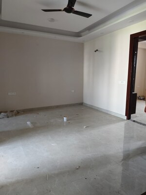Room in 3 BHK Builder Floor at Sector 57 – for Rent