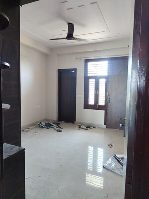 Room in 3 BHK Builder Floor at Sector 57 – for Rent