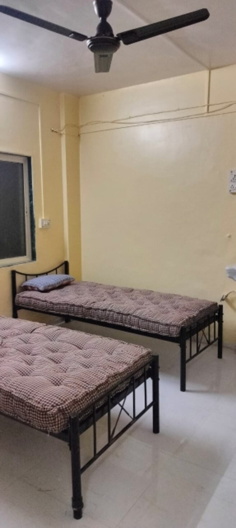 Bedroom, mig-colony-gokhalenagar 2 Bedroom 1000 Sq.Ft. Apartment In Gokhalenagar Pune 9239316