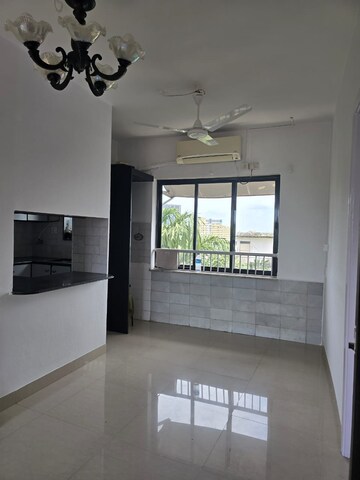 Living Room in 1.5 BHK Apartment at Florida Apartment Bandra, Bandra West – for Rent