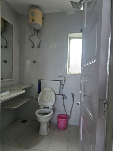 Bathroom in 1.5 BHK Apartment at Florida Apartment Bandra, Bandra West – for Rent
