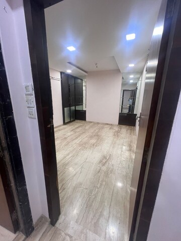 Room in 3 BHK Apartment at Bandra West – for Rent