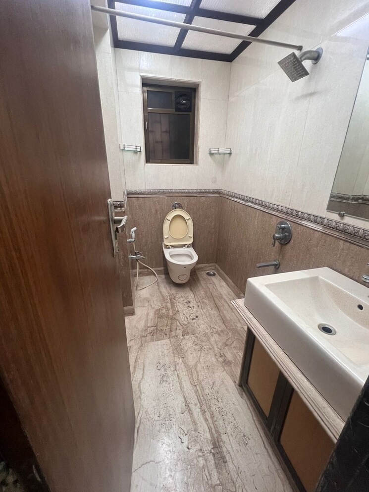 Bathroom, bandra west 3 Bedroom 1100 Sq.Ft. Apartment In Bandra West Mumbai 9239394