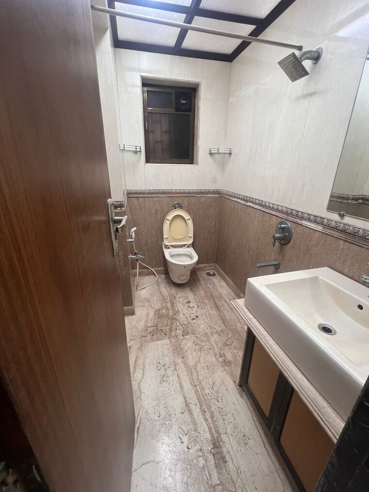 Bathroom, bandra west 3 Bedroom 1100 Sq.Ft. Apartment In Bandra West Mumbai 9239394