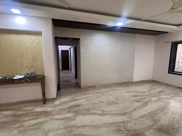 Room in 3 BHK Apartment at Bandra West – for Rent