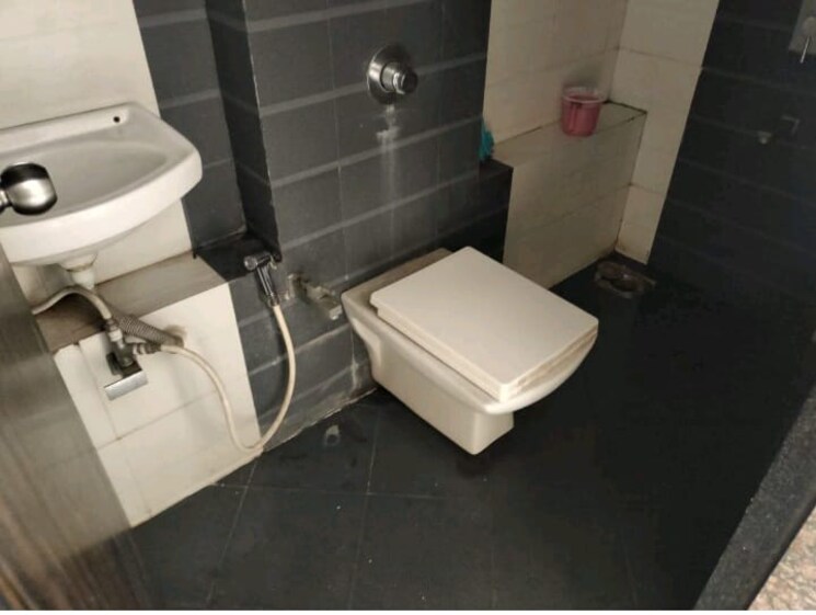 Bathroom, kalpataru-paramount 2 Bedroom 672 Sq.Ft. Apartment In Kapur Bawdi Thane 9239412