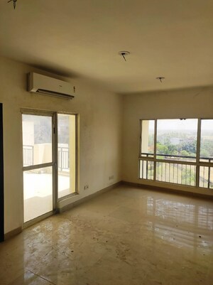 Room in 4 BHK Apartment at Sweta Central Park II, Sector 48 – for Sale