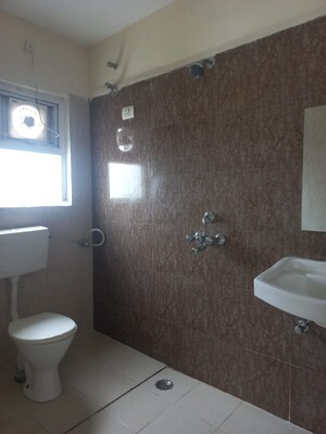 Bathroom in 4 BHK Apartment at Sweta Central Park II, Sector 48 – for Sale