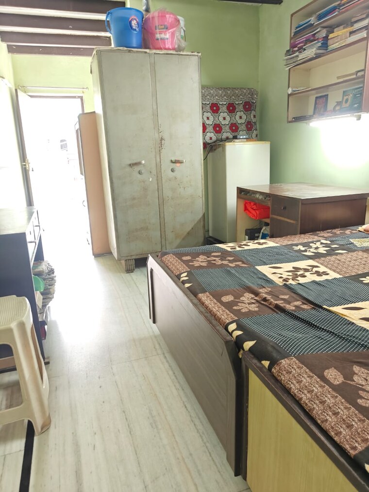 Master Bedroom, laxman vihar phase 2 4 Bedroom 125 Sq.Yd. Independent House In Laxman Vihar Phase 2 Gurgaon 9239549