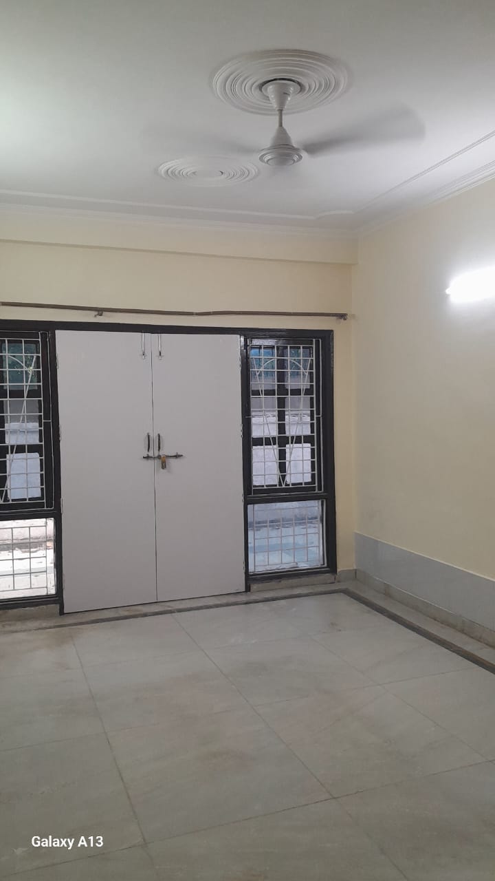 2 BHK + Extra Room Builder Floor For Rent in Unitech South City II
