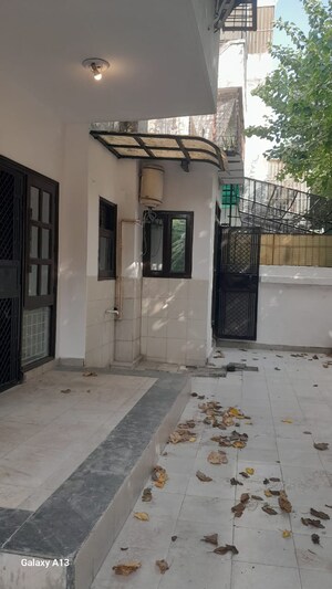 Room in 2 BHK Builder Floor at Unitech South City II, Sector 50 – for Rent