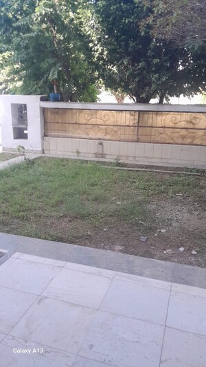 Balcony in 2 BHK Builder Floor at Unitech South City II, Sector 50 – for Rent