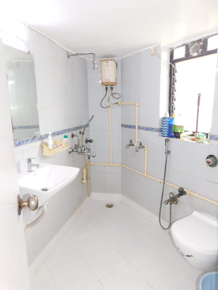 Bathroom, versova-denzil-chs 2 Bedroom 700 Sq.Ft. Apartment In Andheri West Mumbai 9239582
