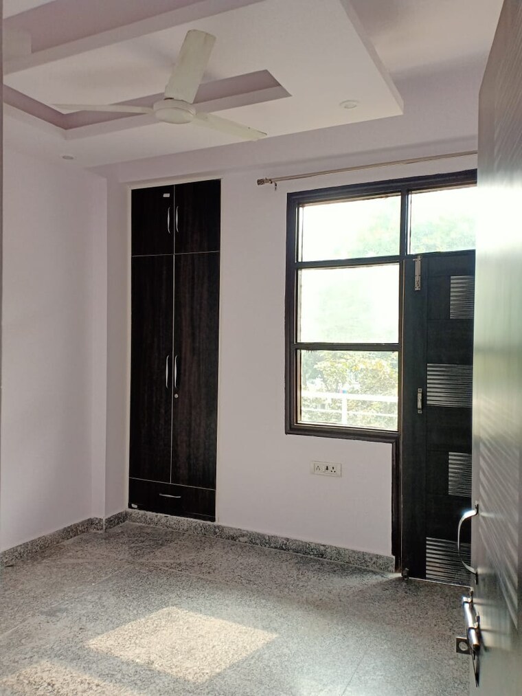 Room, uppal-southend 3 Bedroom 1850 Sq.Ft. Builder Floor In Sector 49 Gurgaon 9239589