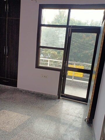 Room in 3 BHK Builder Floor at Uppal Southend, Sector 49 – for Rent