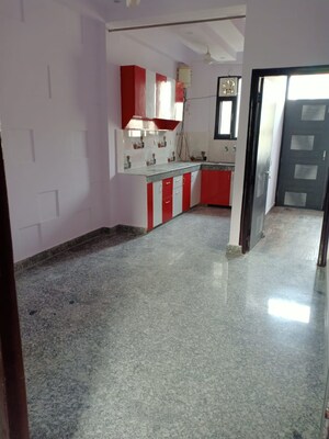 Room in 3 BHK Builder Floor at Uppal Southend, Sector 49 – for Rent