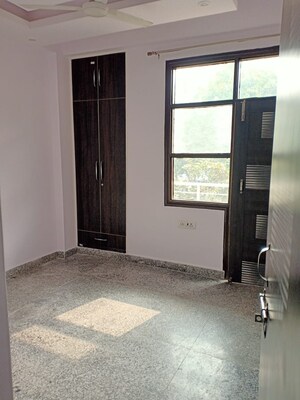 Room in 3 BHK Builder Floor at Uppal Southend, Sector 49 – for Rent