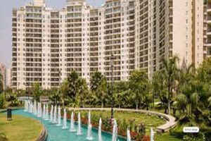 Swimming Pool in 4 BHK Apartment at Central Park Resorts, Sector 48 – for Sale