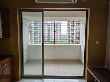 Room in 4 BHK Apartment at New Town Action Area ii – for Sale