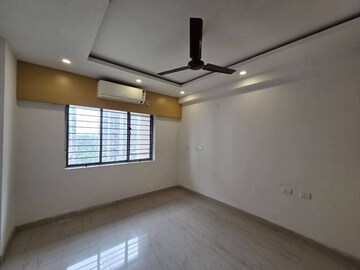 Room in 4 BHK Apartment at New Town Action Area ii – for Sale
