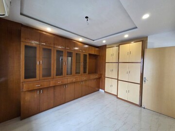 Room in 4 BHK Apartment at New Town Action Area ii – for Sale