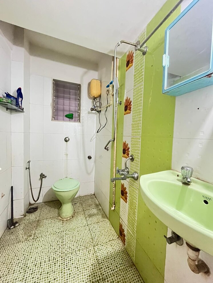 Bathroom, vijay-garden 1 Bedroom 450 Sq.Ft. Apartment In Ghodbunder Road Thane 9239639
