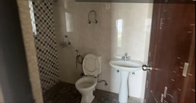 Bathroom, aditya-urban-homes 2 Bedroom 840 Sq.Ft. Apartment In Shahpur Bamheta Ghaziabad 9239655