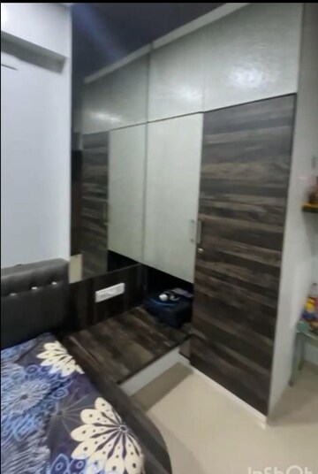 Room in 2 BHK Apartment at Makarba – for Rent