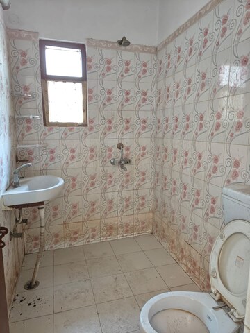Bathroom in 1 BHK Builder Floor at Saket – for Rent