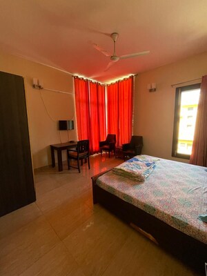 Bedroom in 3 BHK Builder Floor at Karanpur – for Rent