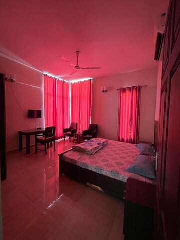 Bedroom in 3 BHK Builder Floor at Karanpur – for Rent
