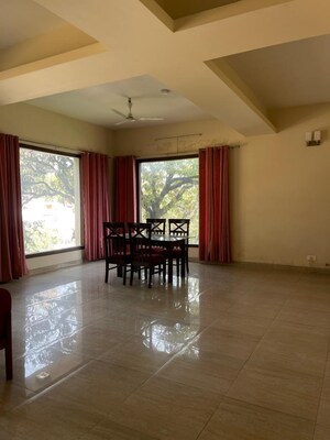 Room in 3 BHK Builder Floor at Karanpur – for Rent