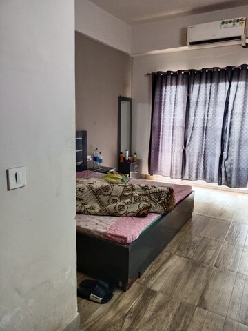 Bedroom in 1 BHK Apartment at Paramount Golfforeste, Zeta I Greater Noida – for Rent