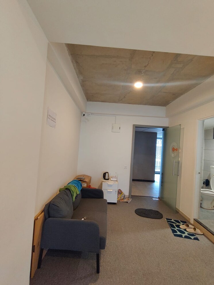 Common Area, science city Commercial Office Space 810 Sq.Ft. In Science City Ahmedabad 9239750