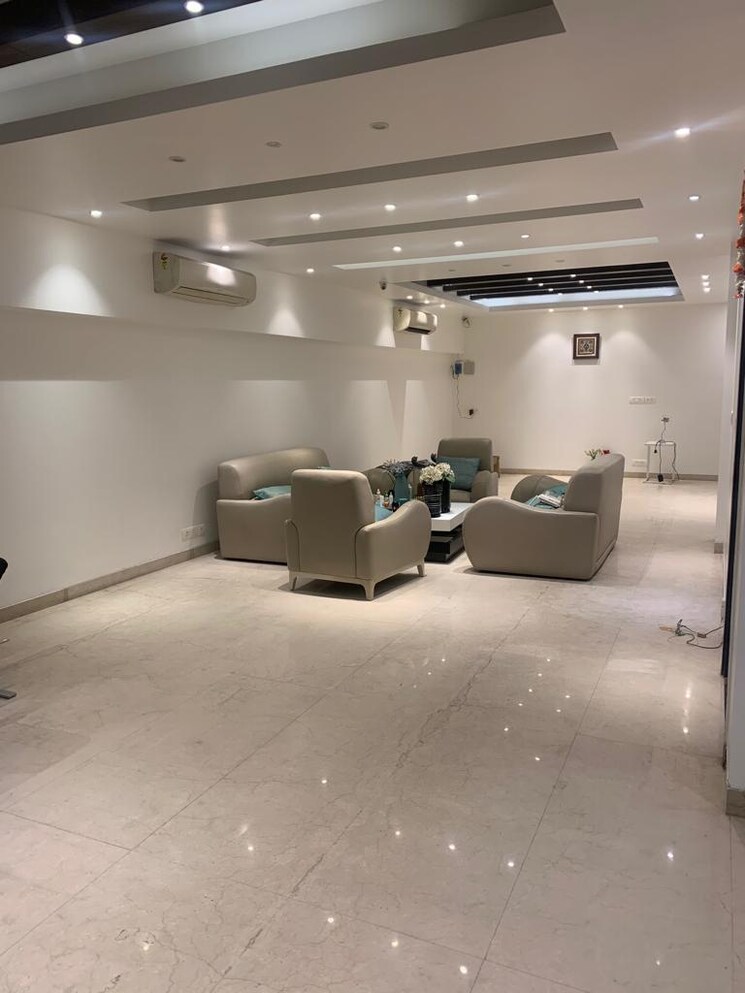 Living Room, new friends colony 4 Bedroom 500 Sq.Yd. Builder Floor In New Friends Colony Delhi 9239751